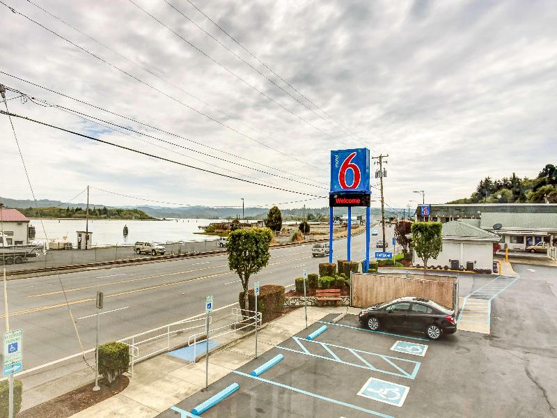 Motel 6 Coos Bay image