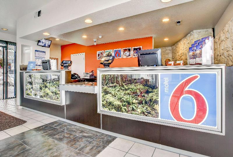 Motel 6 Coos Bay image