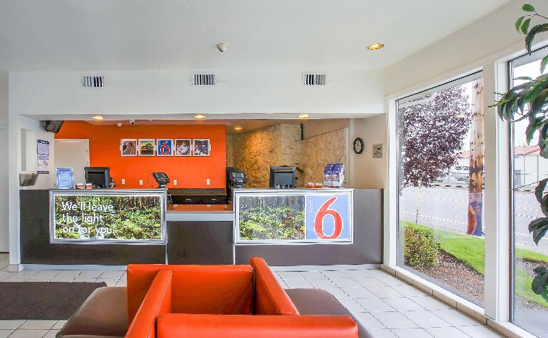 Motel 6 Coos Bay image