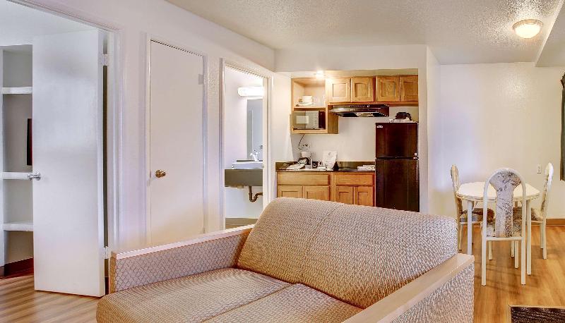 Motel 6 Coos Bay image