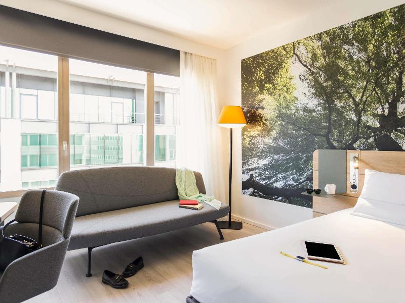 Novotel Madrid Feria and Airport image