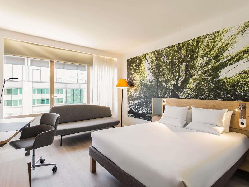 Novotel Madrid Feria and Airport image