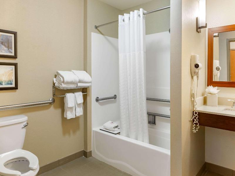 Comfort Suites Amish Country image