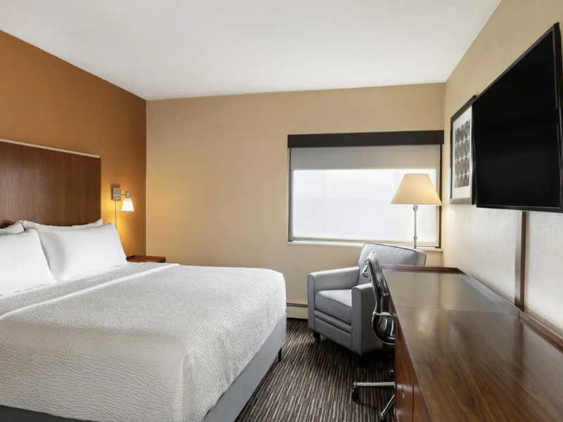 Royle Hotel Milwaukee Airport image