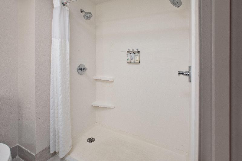 Holiday Inn Expr and Sts Milwaukee NW – Park Place image