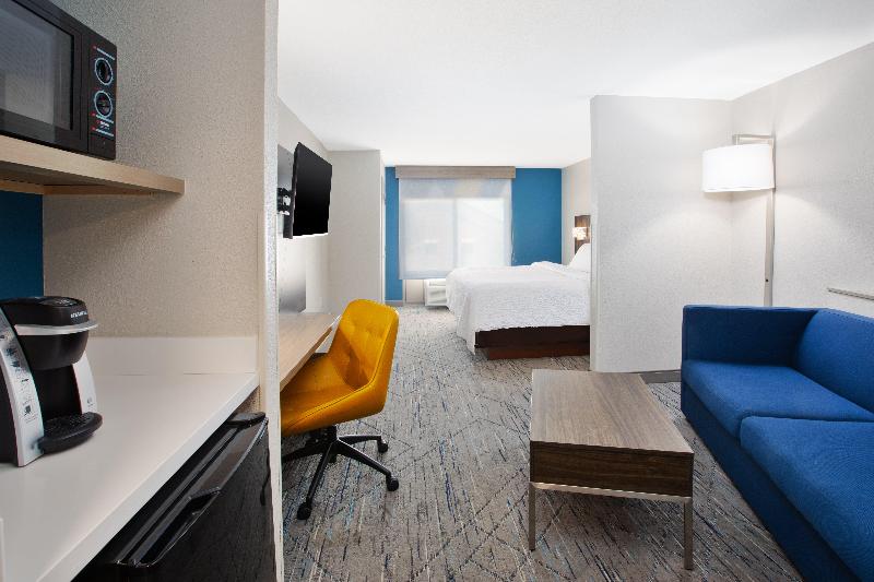Holiday Inn Expr and Sts Milwaukee NW – Park Place image