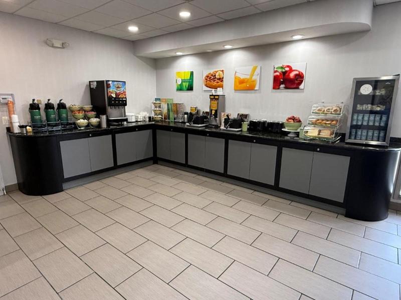 Quality Inn and Suites Banquet Center image
