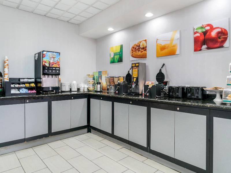 Quality Inn & Suites Banquet Center image