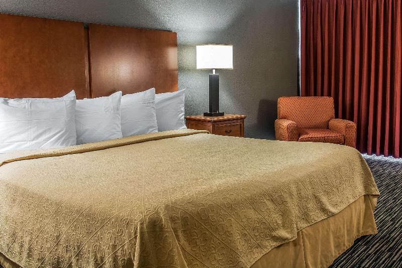 Hotel Quality Inn & Suites Banquet Center