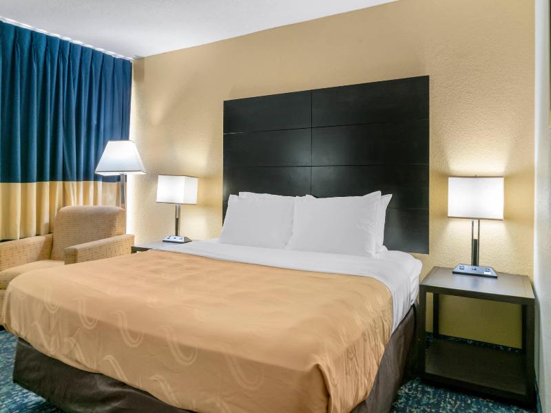 Quality Inn & Suites Banquet Center image