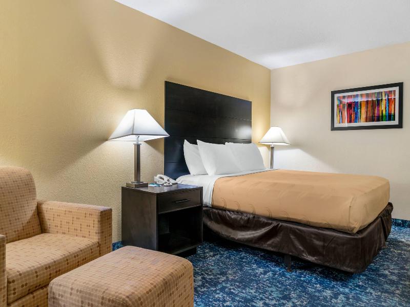 Quality Inn & Suites Banquet Center image