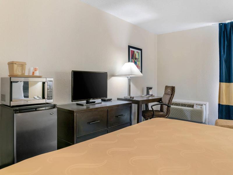 Quality Inn & Suites Banquet Center image