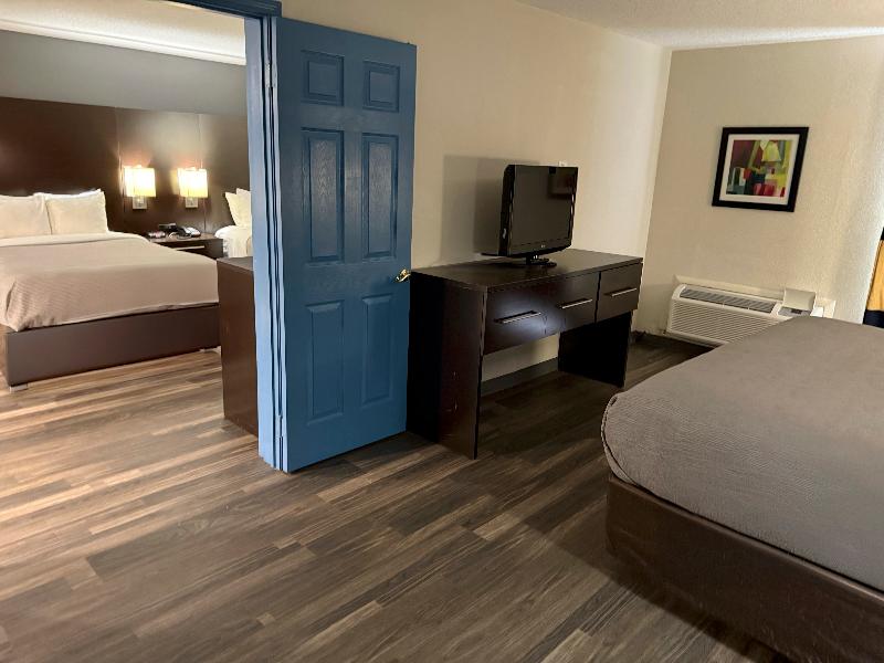 Quality Inn and Suites Banquet Center image