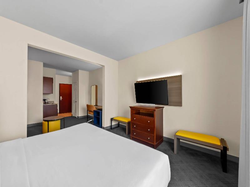 Comfort Suites San Antonio North - Stone Oak image