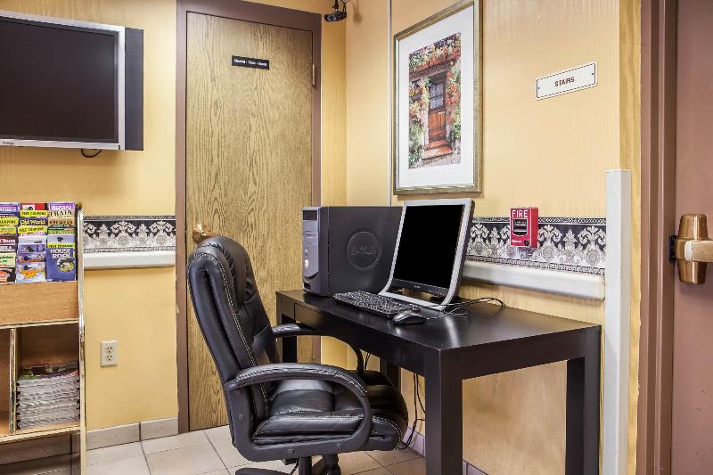 Rodeway Inn & Suites Milwaukee Airport image