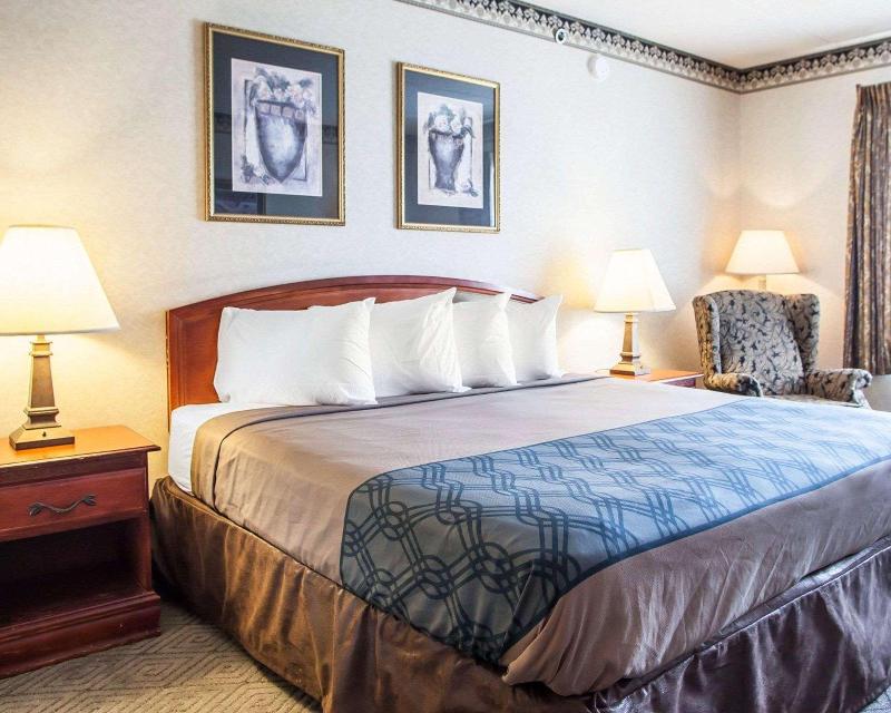 Rodeway Inn & Suites Milwaukee Airport image
