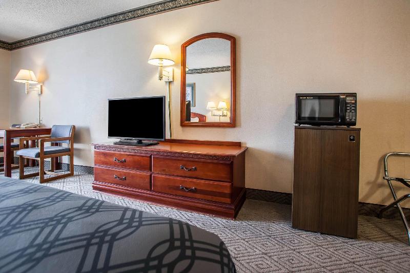 Rodeway Inn & Suites Milwaukee Airport image