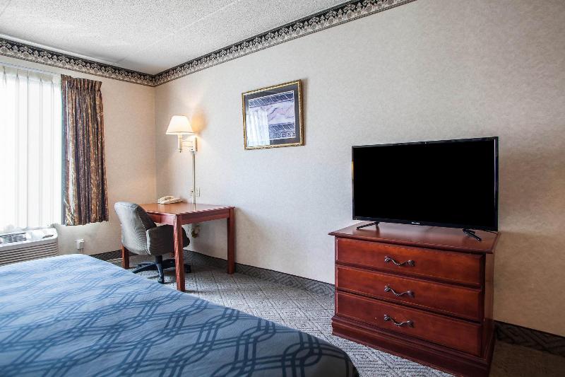 Rodeway Inn & Suites Milwaukee Airport image