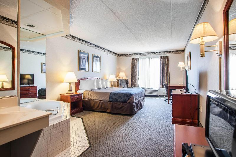 Rodeway Inn & Suites Milwaukee Airport image