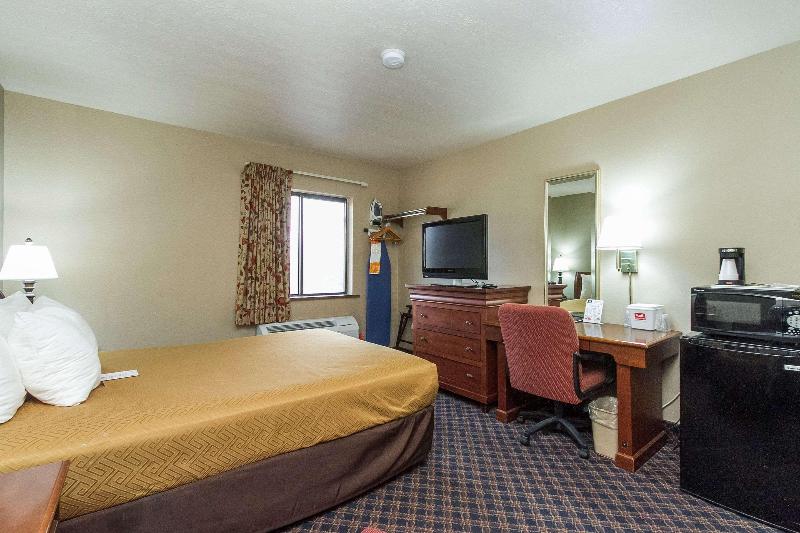 Hotel Econo Lodge Inn & Suites Des Moines - Merle Hay Rd