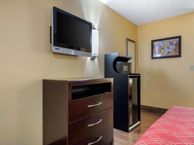 Econo Lodge Lexington image