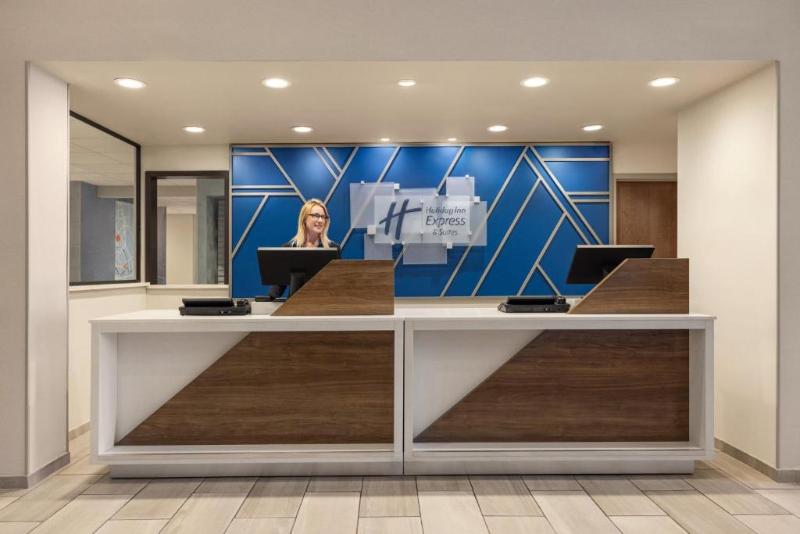 Holiday Inn Exp & Sts Indianapolis W- Airport Area image