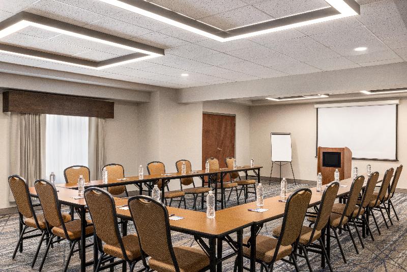 Holiday Inn Exp & Sts Indianapolis W- Airport Area image