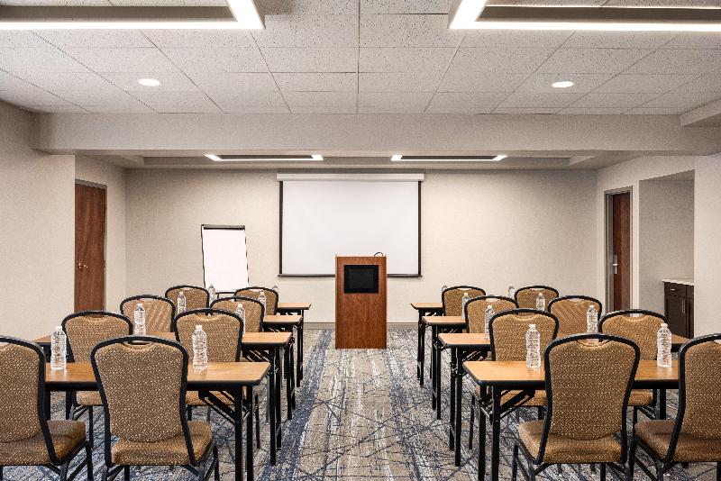 Holiday Inn Exp & Sts Indianapolis W- Airport Area image