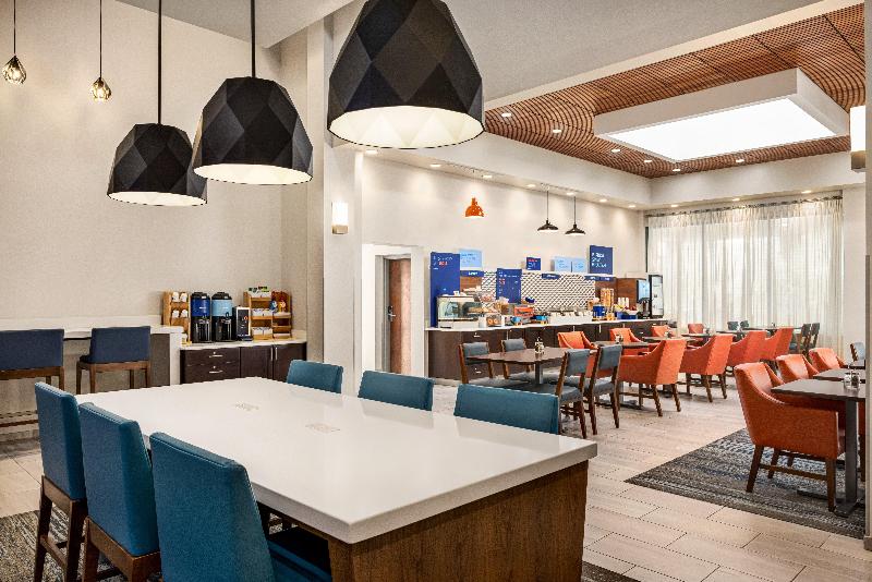 Holiday Inn Exp & Sts Indianapolis W- Airport Area image