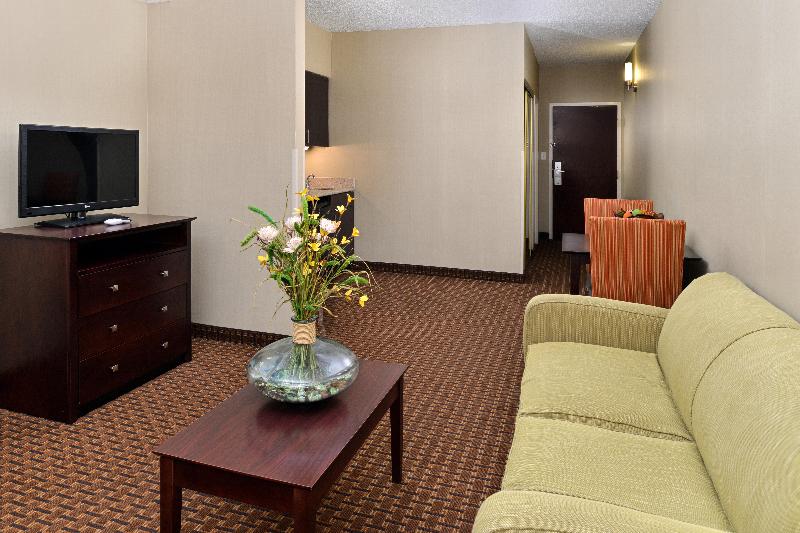 Holiday Inn Exp & Sts Indianapolis W- Airport Area photo 21