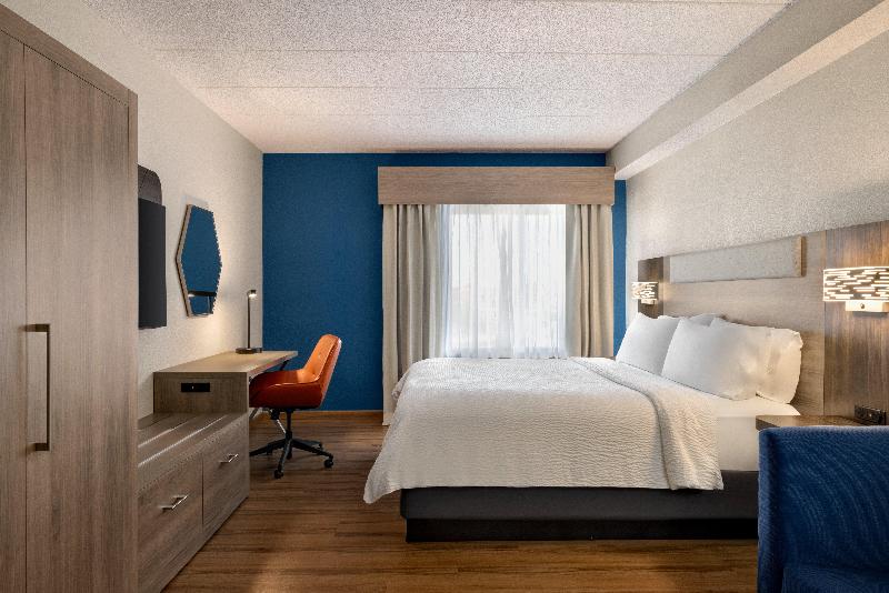 Holiday Inn Exp & Sts Indianapolis W- Airport Area image