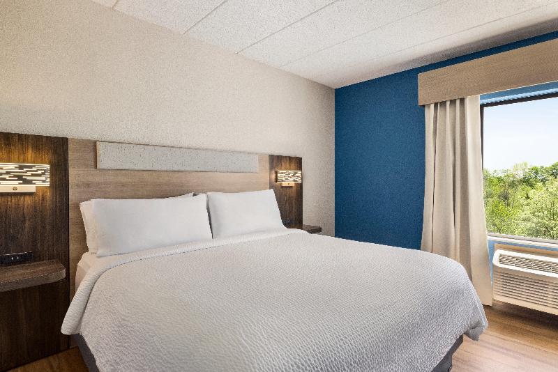 Holiday Inn Exp & Sts Indianapolis W- Airport Area image