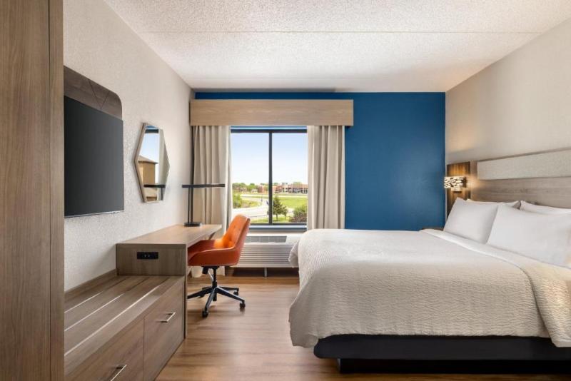 Holiday Inn Exp & Sts Indianapolis W- Airport Area image