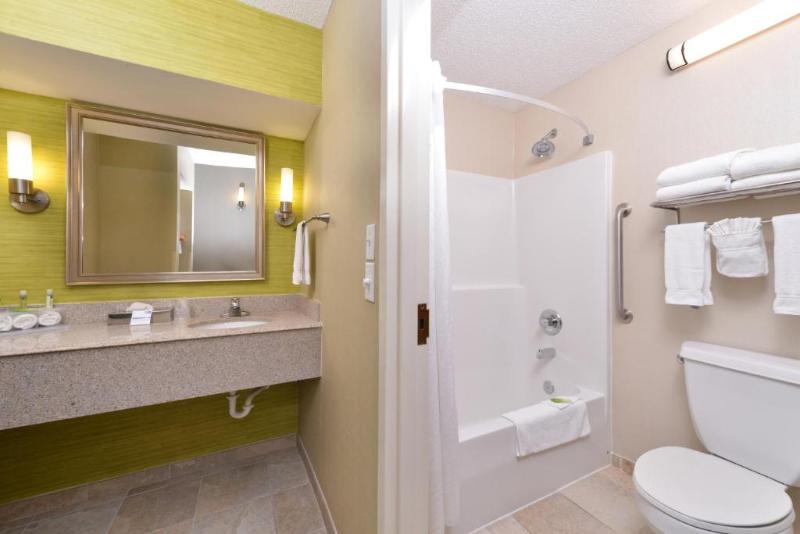 Holiday Inn Exp & Sts Indianapolis W- Airport Area image
