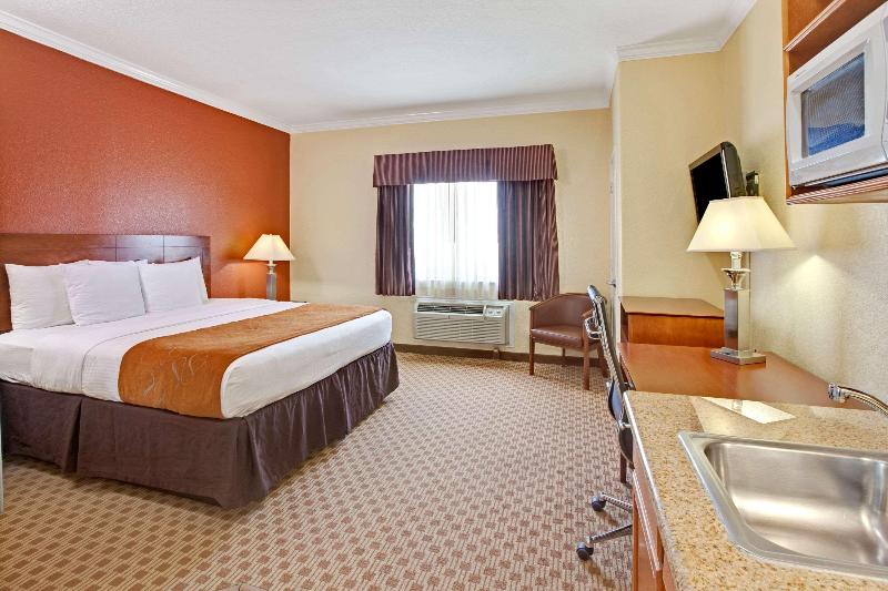 Baymont by Wyndham Baytown image
