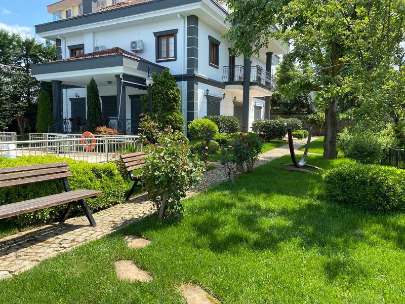 Vi̇llage Otanti̇k Park