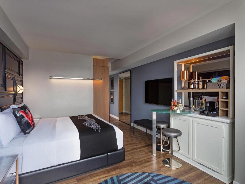W Boston Hotel and Residences image