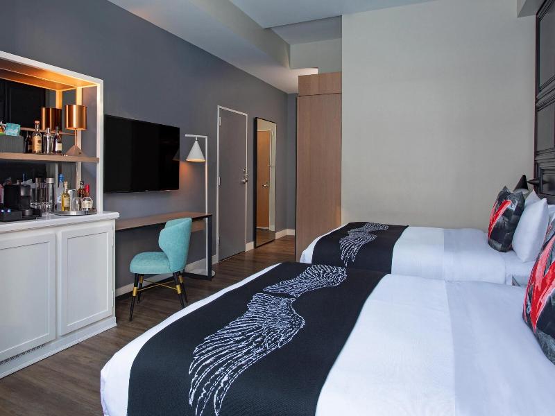 W Boston Hotel and Residences image