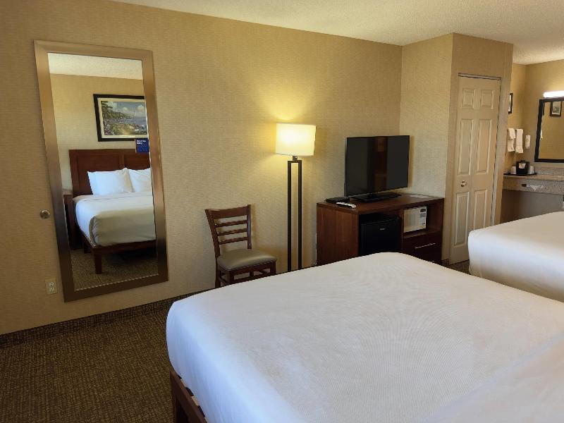 Room TWO QUEEN BEDS