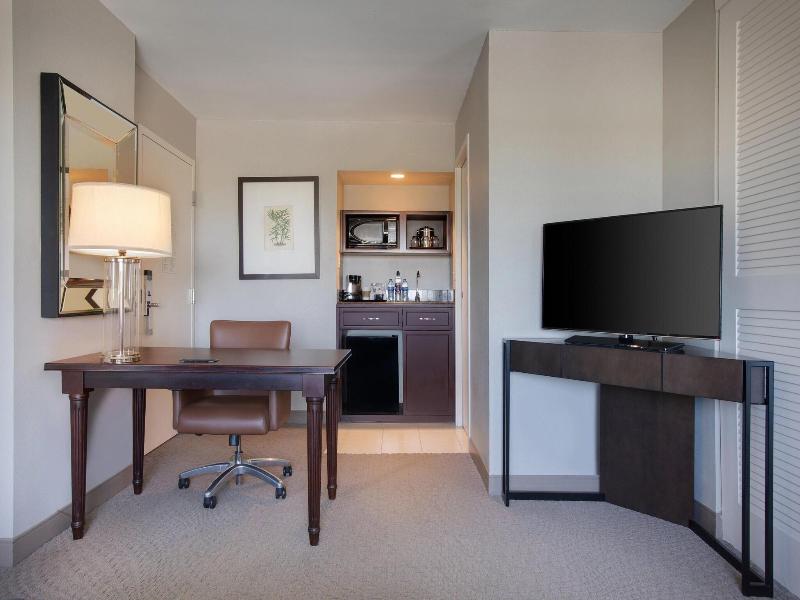 Sheraton Suites Plantation, Fort Lauderdale West image