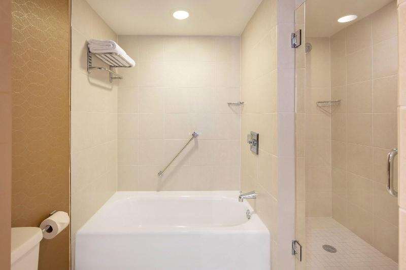 Sheraton Suites Plantation, Fort Lauderdale West image