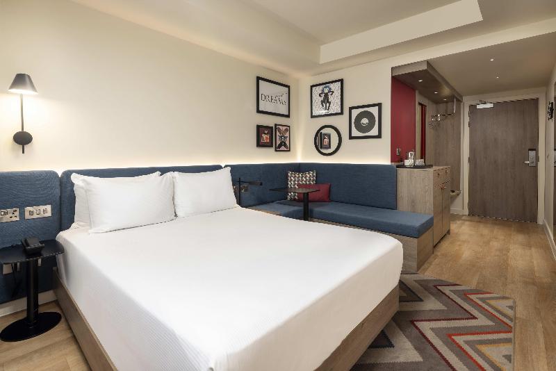 Hampton by Hilton London City image