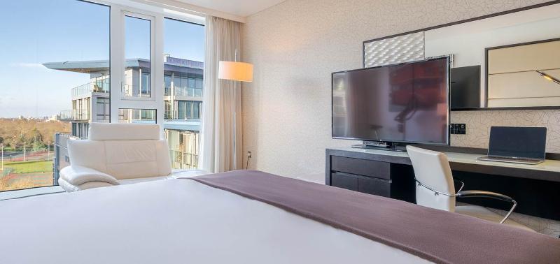 Pestana Chelsea Bridge Hotel & Spa image
