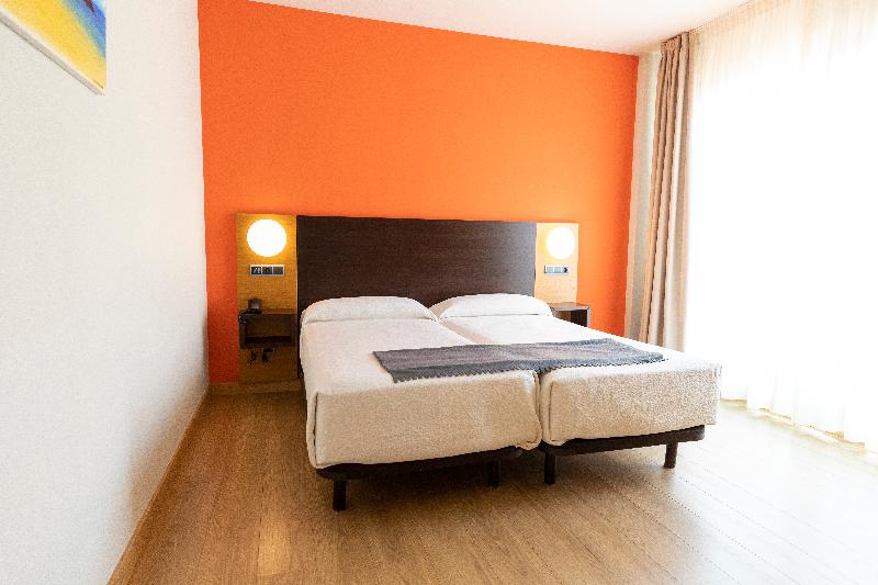 Maritimo Ris Apartamentos image