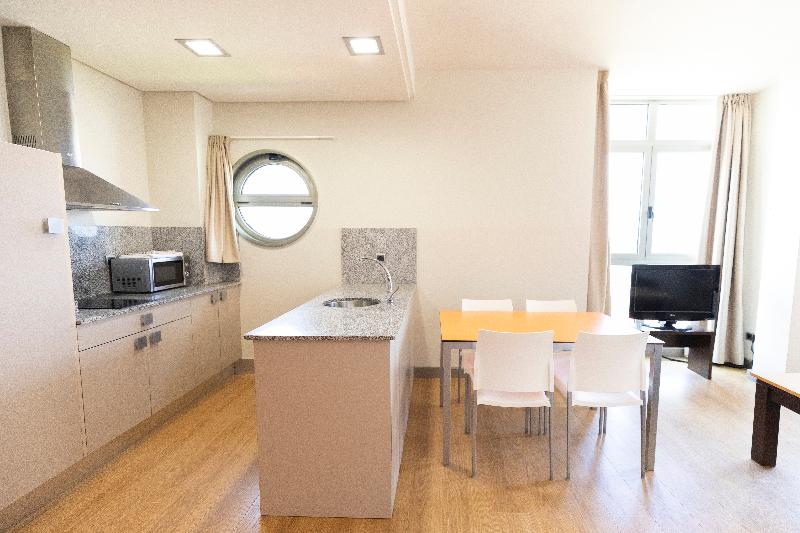 Maritimo Ris Apartamentos image