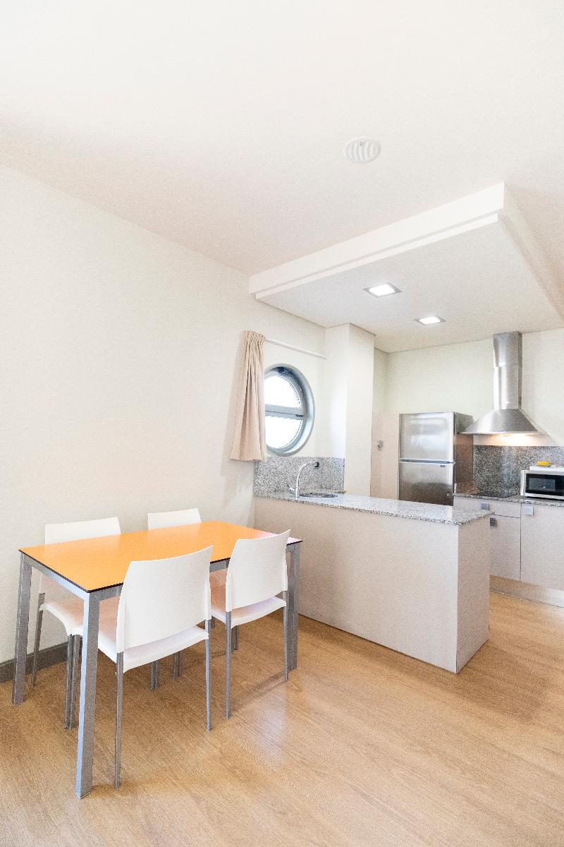 Maritimo Ris Apartamentos image