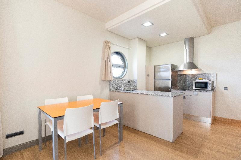 Maritimo Ris Apartamentos image