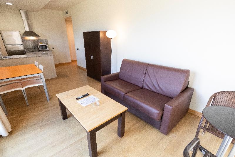 Maritimo Ris Apartamentos image