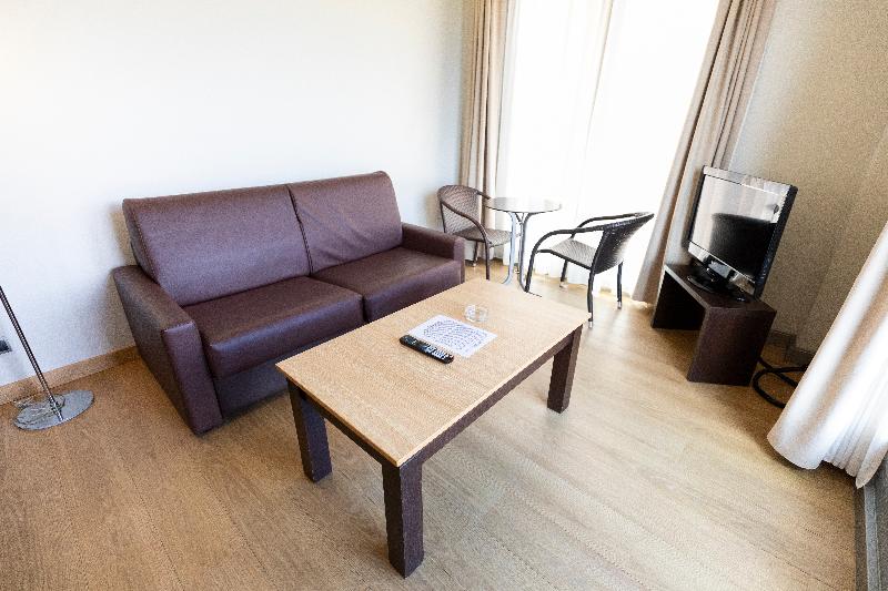 Maritimo Ris Apartamentos image
