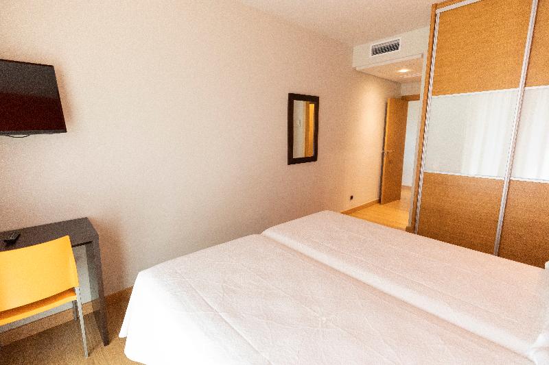 Maritimo Ris Apartamentos image